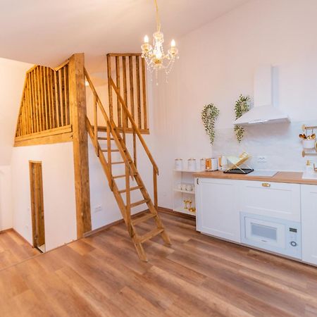 Fernweh Haus Brasov Hotel Bagian luar foto