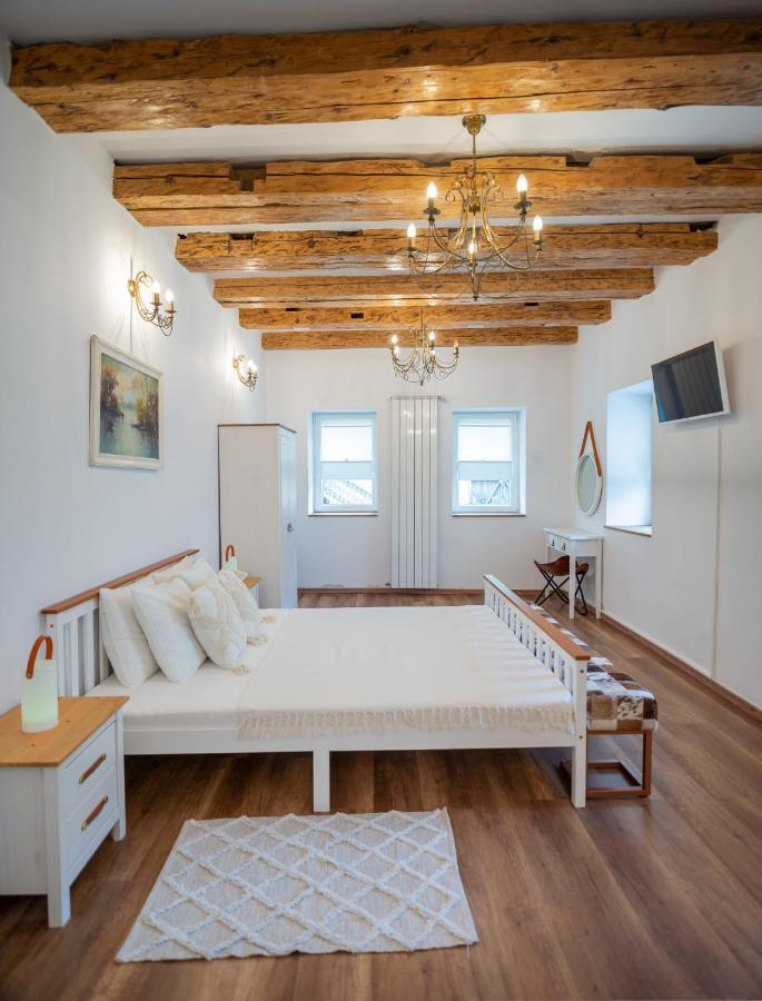 Fernweh Haus Brasov Hotel Bagian luar foto